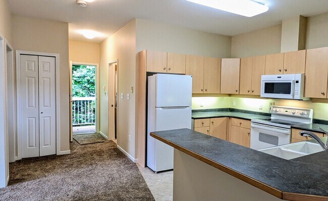 Building Photo - MOVE-IN SPECIAL! 1/2 off One-Month's Rent ...