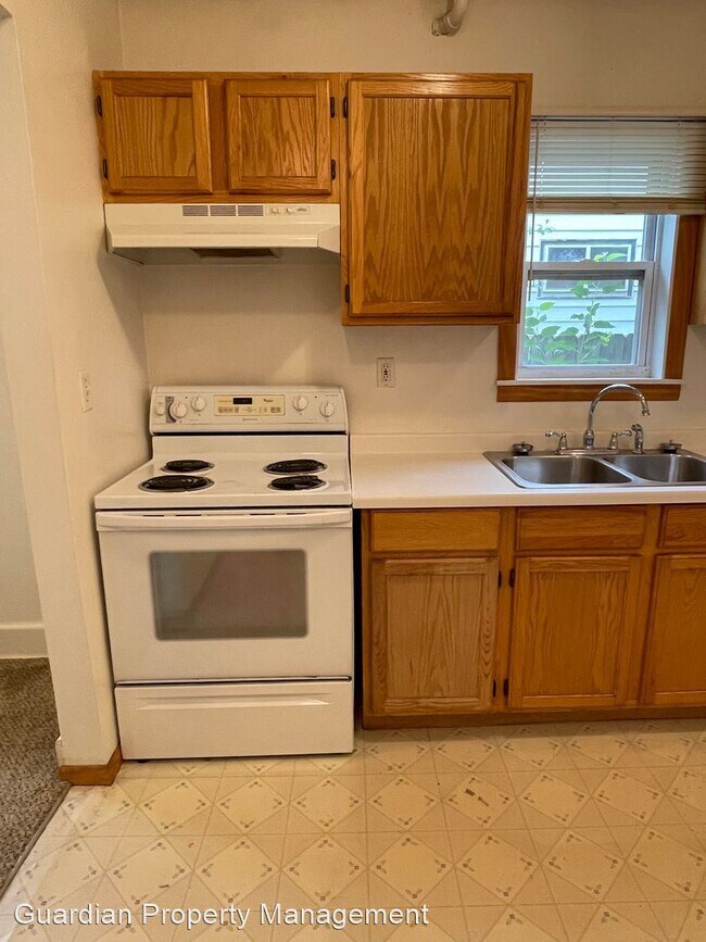 Building Photo - 1 br, 1 bath House - 4041 42nd Ave S