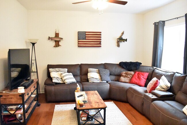 Building Photo - Great Out Door Living At The Lake Of The Woods!