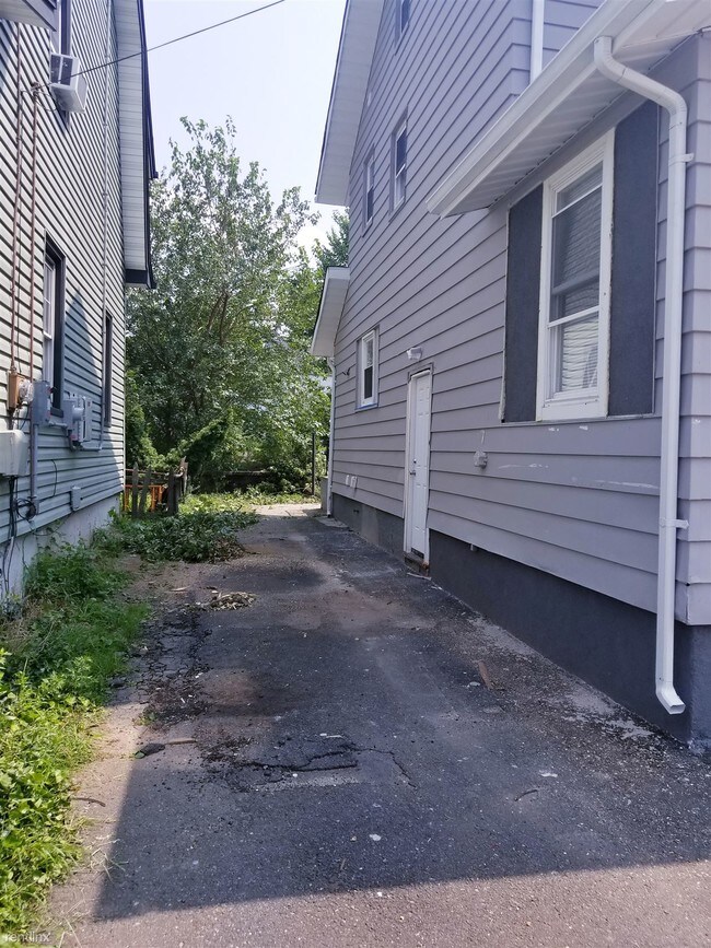 Building Photo - 3 br, 2 bath House - 82 Lincoln Pl