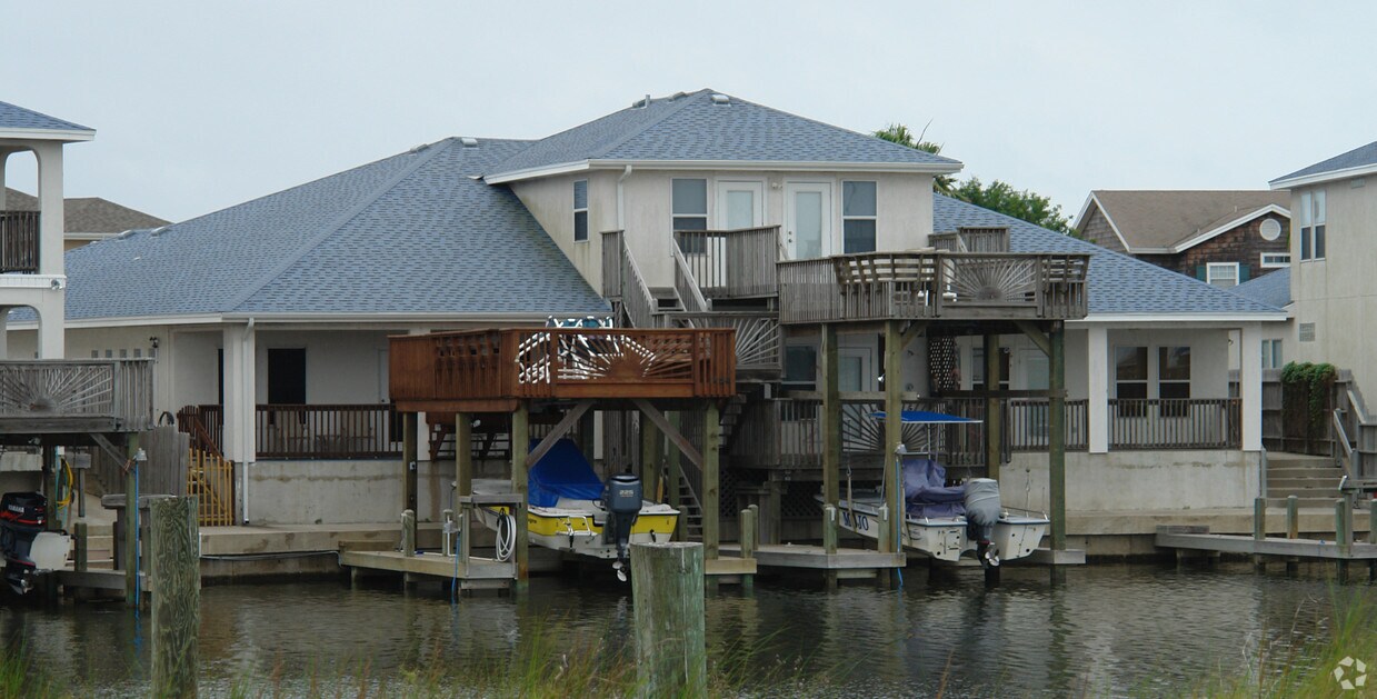 Building Photo - 15305-A-15305-B Bonasse Ct