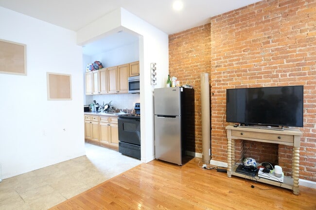 Building Photo - 744 9th Ave