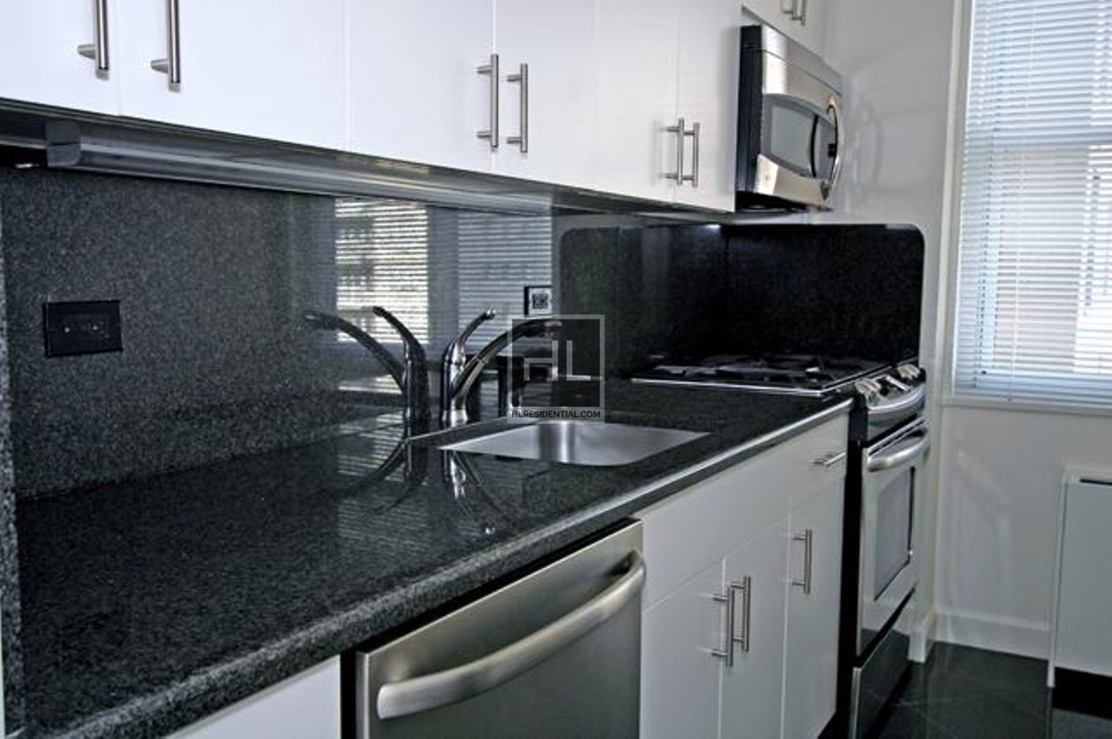 Foto principal - East 75th Street