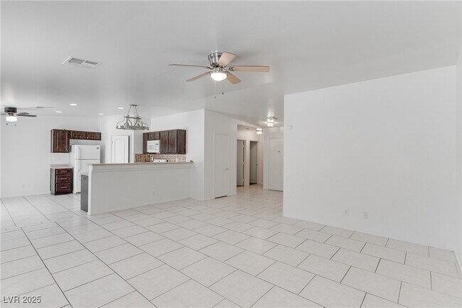 Foto del edificio - 10225 Clarks Creek St