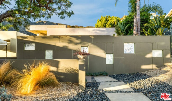 Foto del edificio - 18105 Sandy Cape Dr