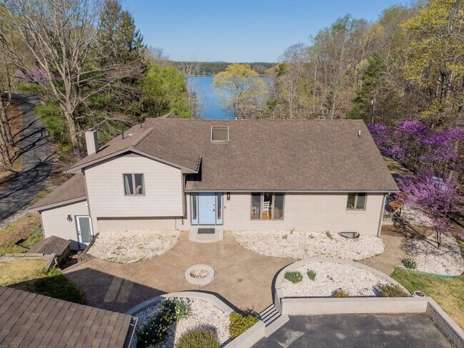 Photo - Lake House Paradise, 4 BR /  BA Available Now