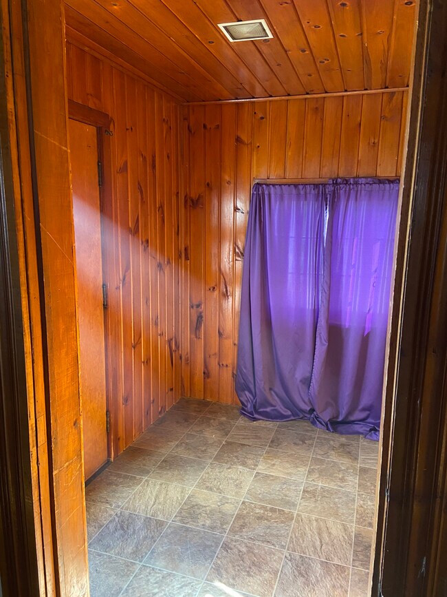 Mud Room off Main Entry - 206 S Higbee St