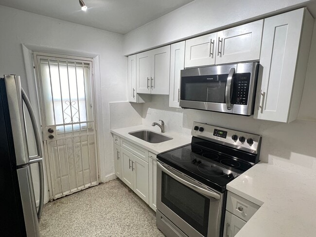 Foto del edificio - 1057 SW 7th St