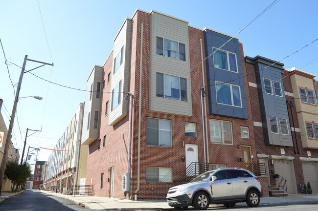 Building Photo - 1024 S 19th St