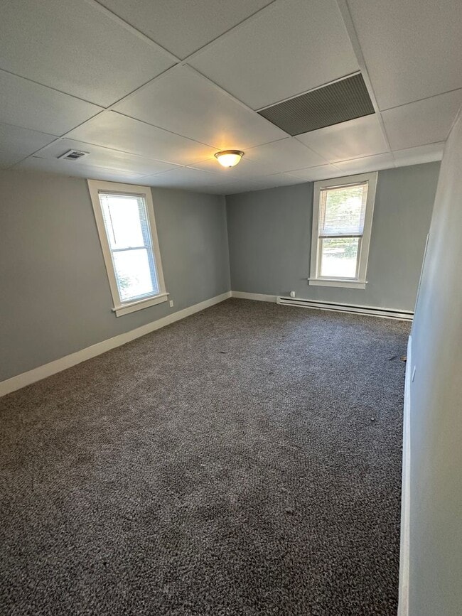 Building Photo - 336 N Grand Ave W