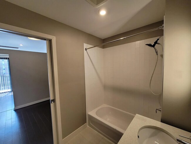 Foto del edificio - 1320 Fenwick Ln