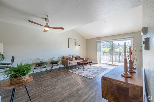 2X2 Platinum - 2BR, 2BA - 1,000SF - Living Room - The Terraces