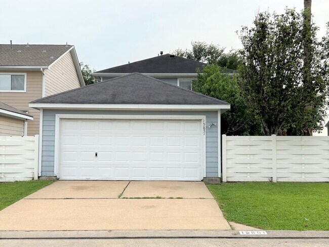 Foto del edificio - 15851 W Park Ct