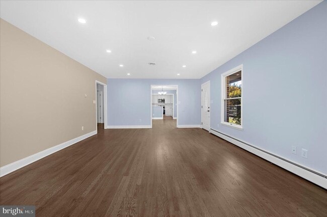 Foto del edificio - 7643 Paradise Beach Rd