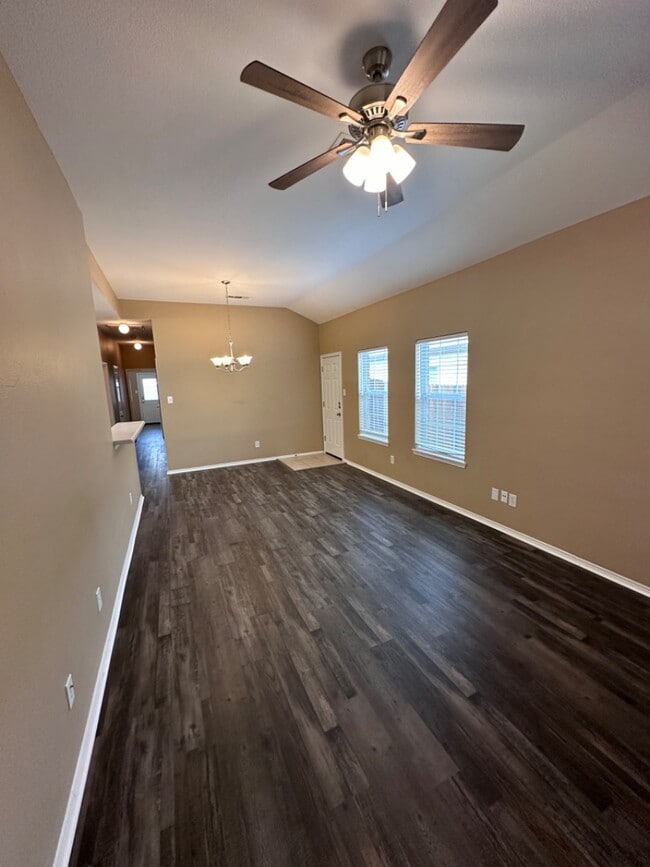 Foto del edificio - 990 Sierra Vista Ct