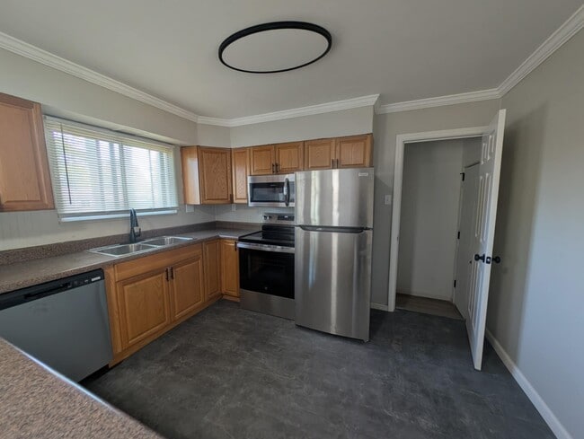 Building Photo - 630 Gerald Ave