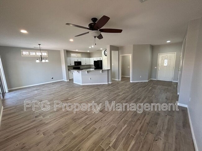 Foto del edificio - 16536 W Rock Springs Ln