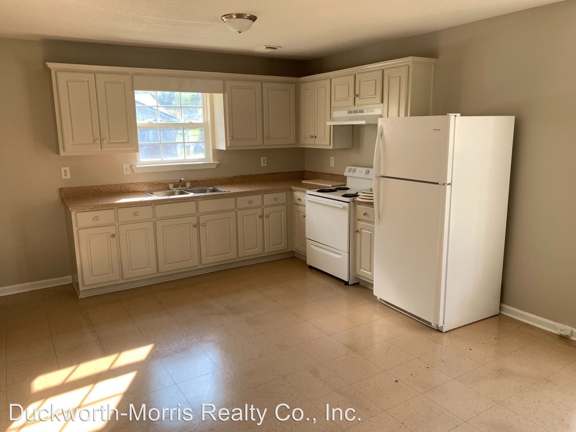 1947 Fosters Ferry Rd, Tuscaloosa, AL 35401 Room for Rent in