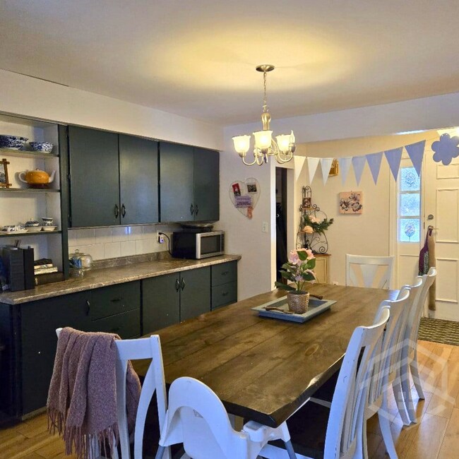 Building Photo - 5 Bedroom Country Property Available for Rent!!