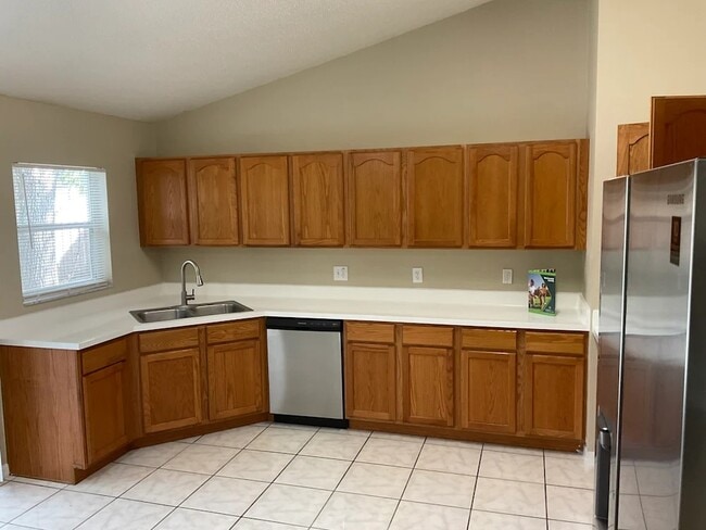 Building Photo - 1851 Oakgrove Ave