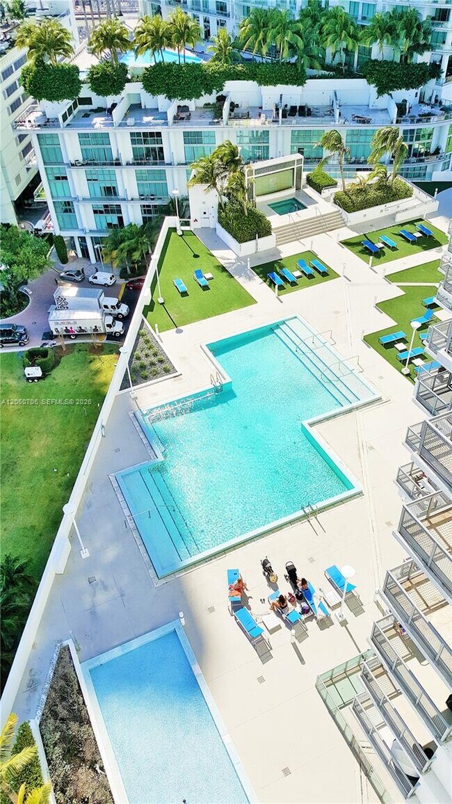 Foto del edificio - 350 S Miami Ave