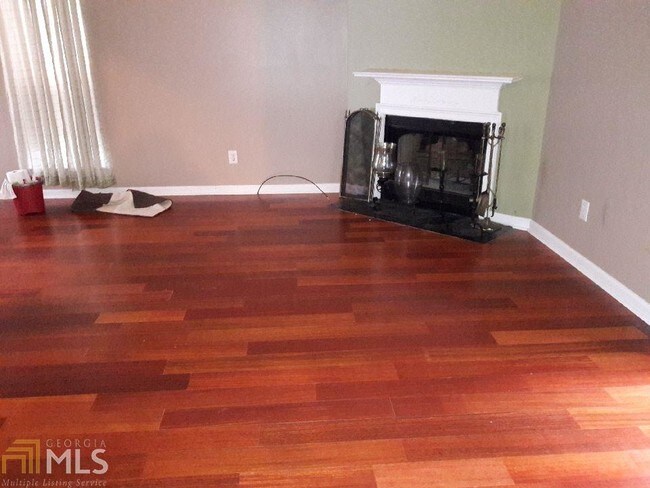 Foto del edificio - 3186 Kingswood Dr