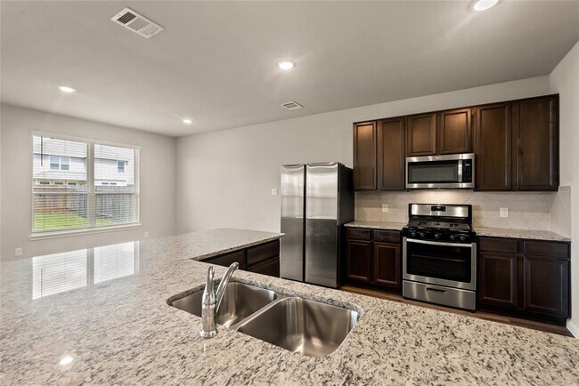 Foto del edificio - 5422 Brooklyn Rose Dr