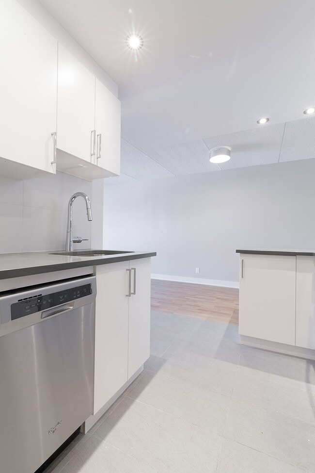 Building Photo - 1570 Avenue Filion