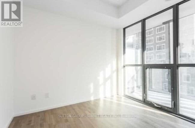 Building Photo - 101 Charles St E