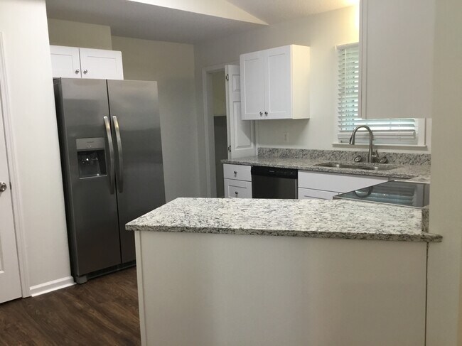 Building Photo - 5070 Edgefield Drive