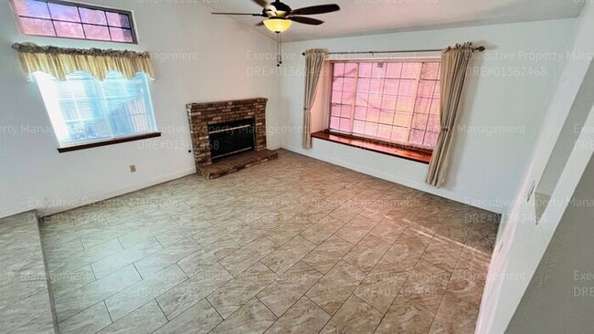 Foto del edificio - 3 bedroom/ 2 bathroom home located near Old River Rd/ White Ln