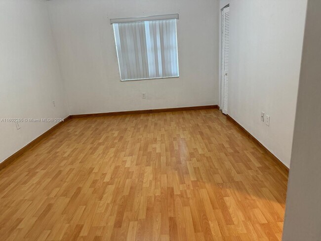 Foto del edificio - 5731 NW 37th St