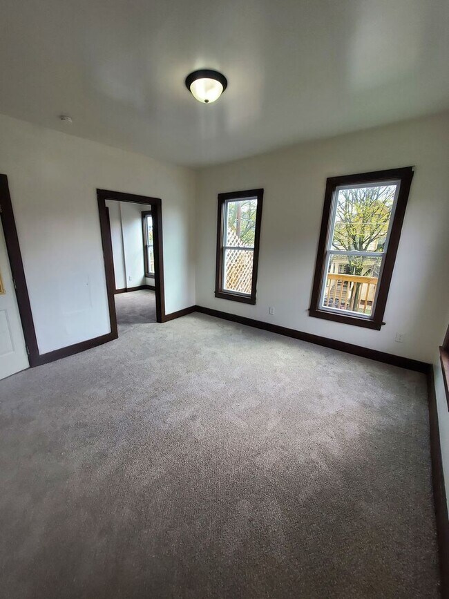 Foto del edificio - 3045-3047 N 11th St. (Duplex) (ACE PROPERTY)