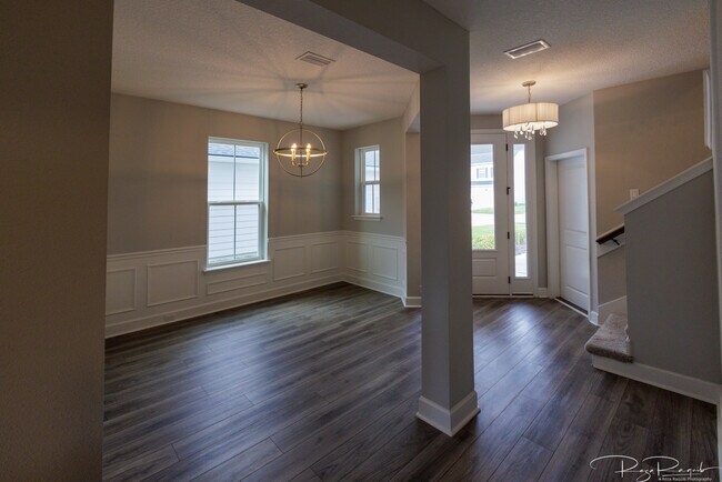 Foyer and dining/flex space - 118 Andesite Trl