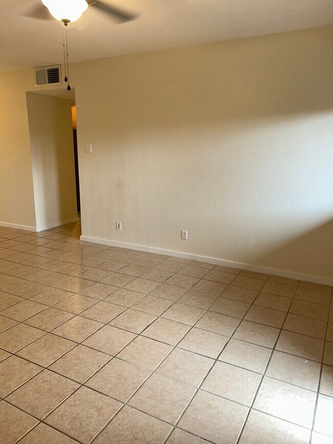 Building Photo - 601 W. San Mateo Road #28 - Lease Only *LE...