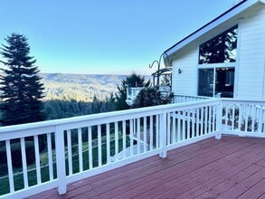 Building Photo - 14235 Quaker Ridge Ct