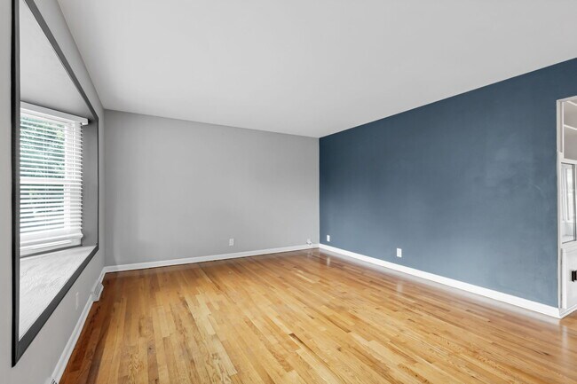 Building Photo - 1225 S Depew St