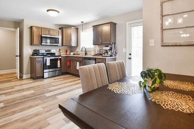 Foto del edificio - Pet Friendly Three Bedroom!