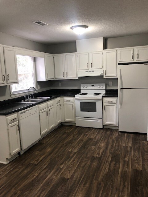 Foto del edificio - 4411 Graceland Ct