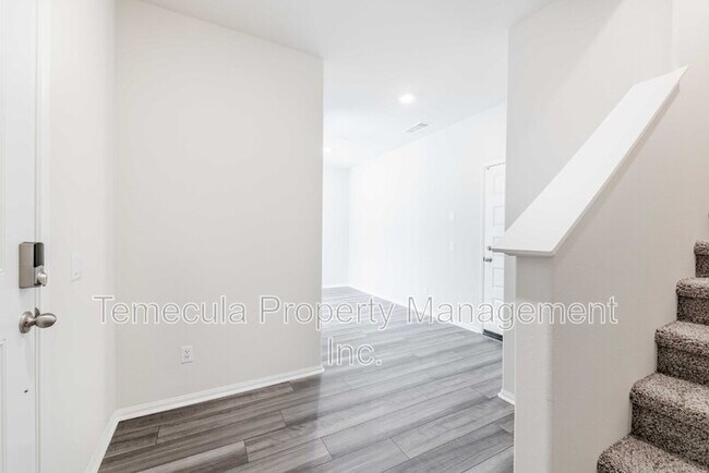 Foto del edificio - 28048 Oakdale Dr
