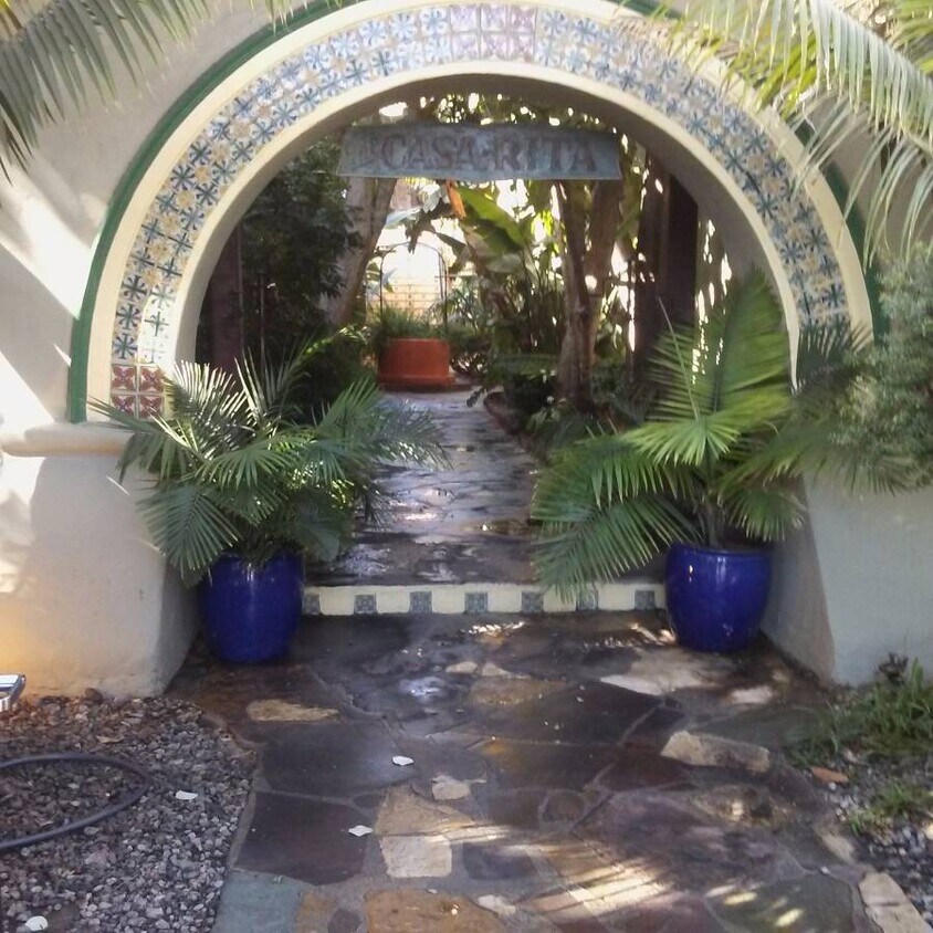 Primary Photo - 329 N Heliotrope Dr
