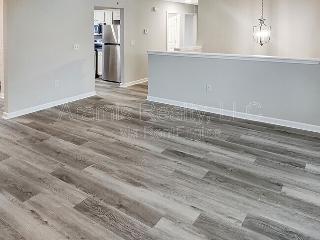 Building Photo - 533 Dove Way