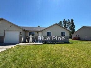 Building Photo - 3920 E Deloy Dr