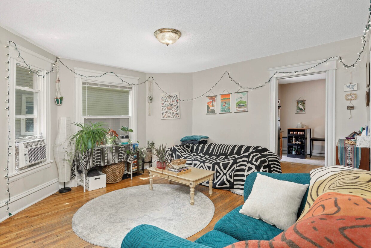 Foto principal - 750 Buchanan St NE