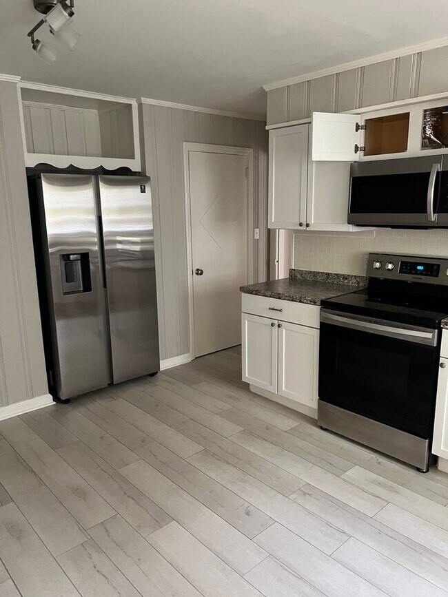 Building Photo - 1909 Forest Glen Dr