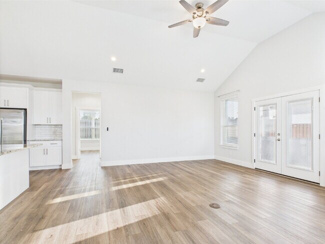 Building Photo - 3-Bed, 2-Bath Home in Fredericksburg – You...