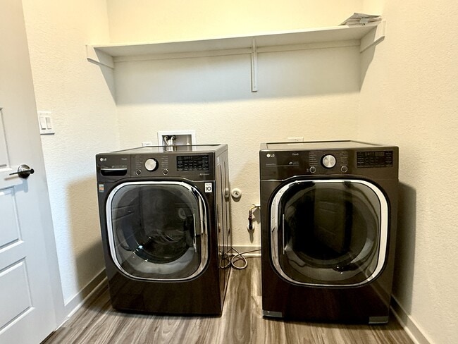 Building Photo - 13916 Lubeck Dr