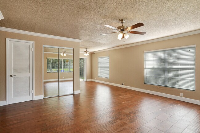Building Photo - 5910 NW 46th Ave