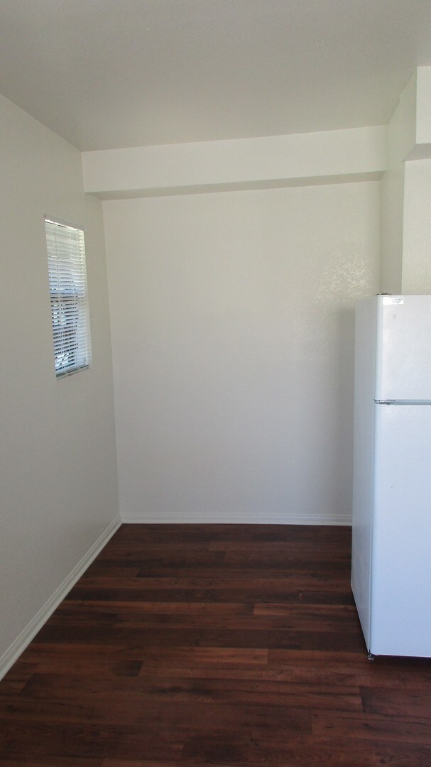 Building Photo - Downtown Anacapa Apartment - Must Drive-By!