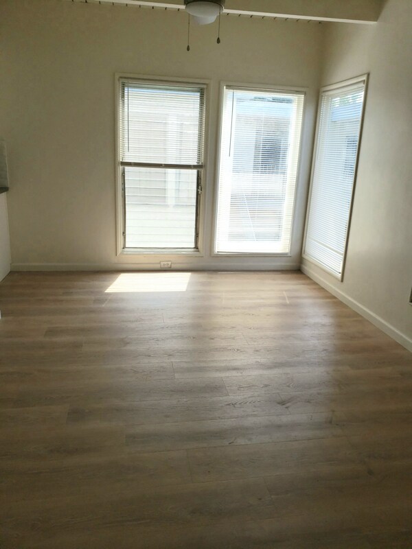 Foto del edificio - 1909 Beachwood Dr